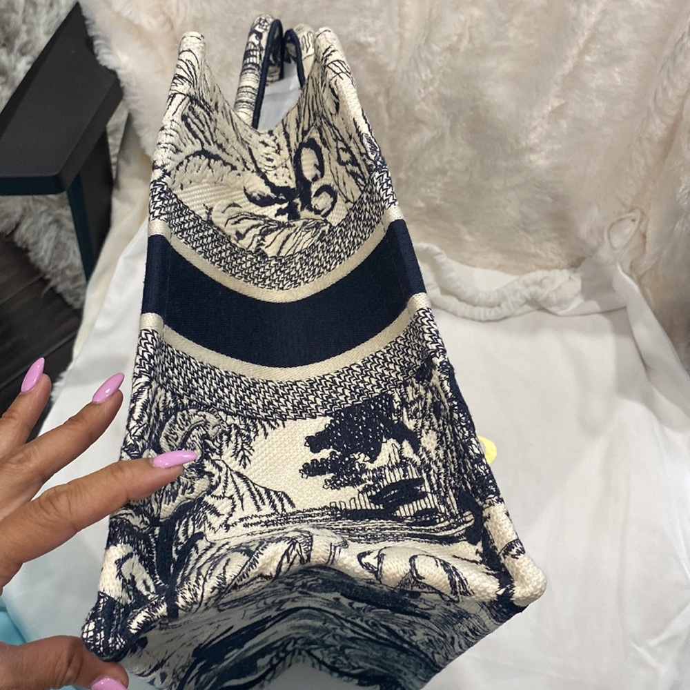 ‼️‼️SOLD‼️‼️Christian Dior tote - Picture 7 of 14